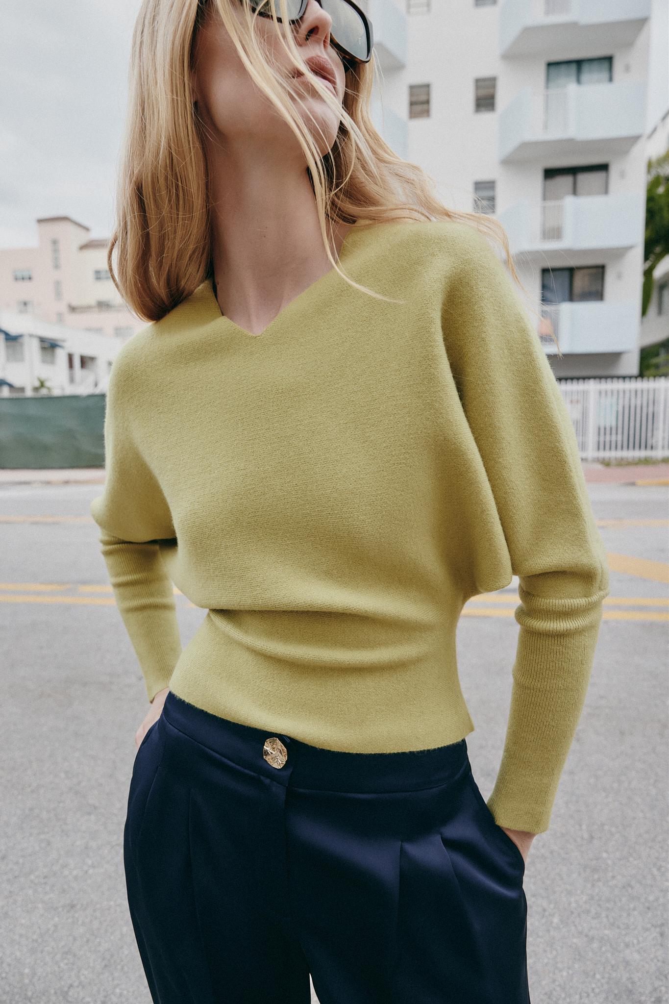 PULL EN MAILLE COL V